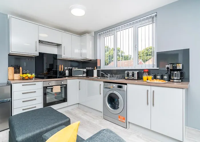 Elegant Flat Near Stonehenge, Amesbury Town Centre Smart Tvs Netflix Free Parking